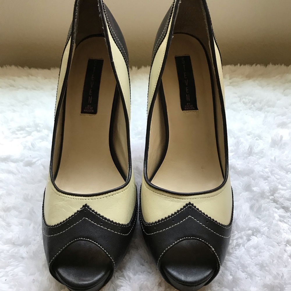 Steve Madden/Peep Toe Heels